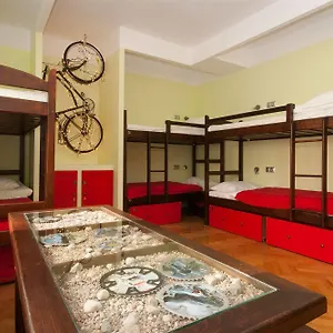 Helvetia - Private In Center And Old Town Albergue